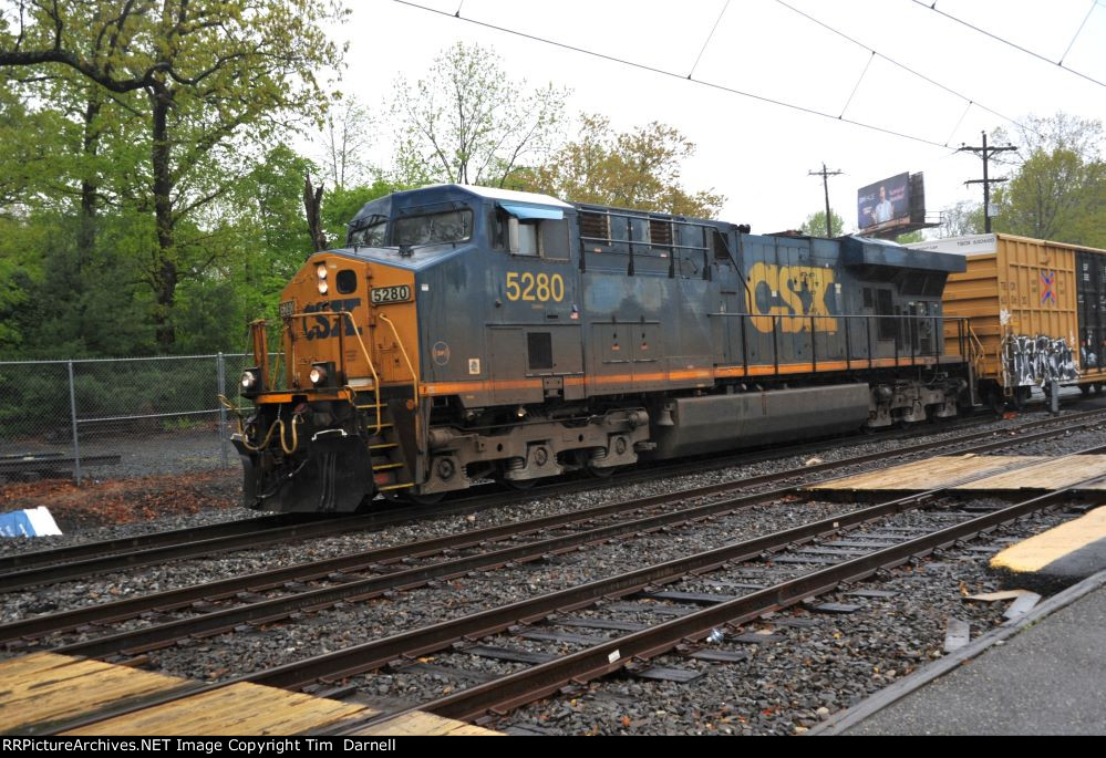 CSX 5280 on M404